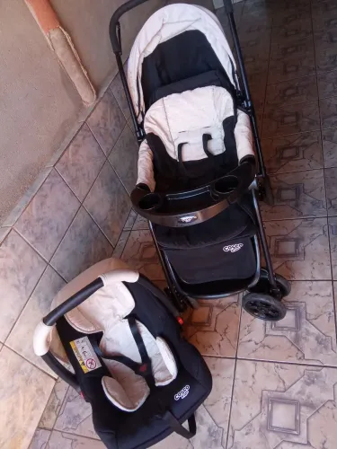Carrinho e bebe conforto