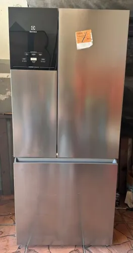Geladeira eletrolux im8s 590L 220v