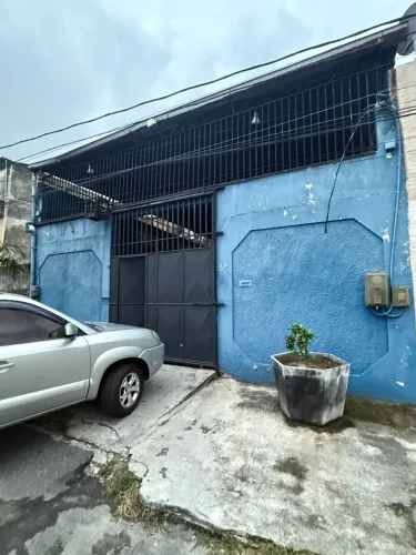 ALUGA-SE GALPÃO COMERCIAL 