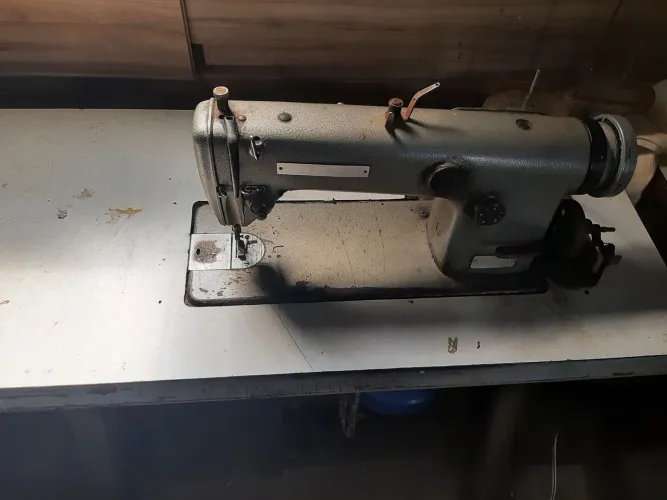Maquina de costurar reta semi profissional