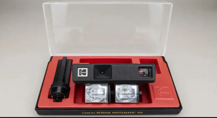 Camera Kodak Instamak 101 Vintage com estojo R$ 450,00