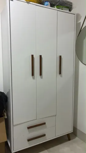 Guarda-roupa e cômoda infantil (Movi)