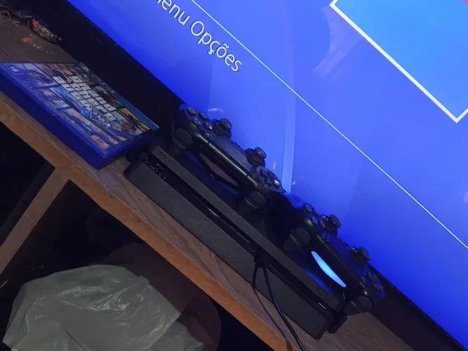 Ps4, 2 controles 1 jogo. 1100 pra vender logo