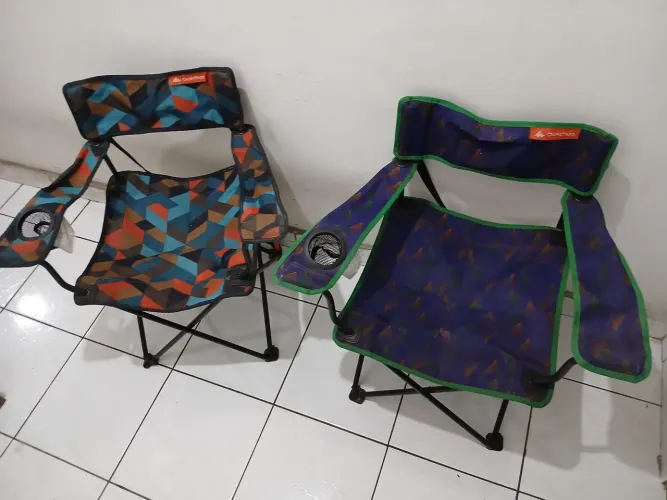 KIT 2 CADEIRAS DOBRAVEIS QUECHUA COM PORTA COPO DE PRAIA E CAMPING USADAS