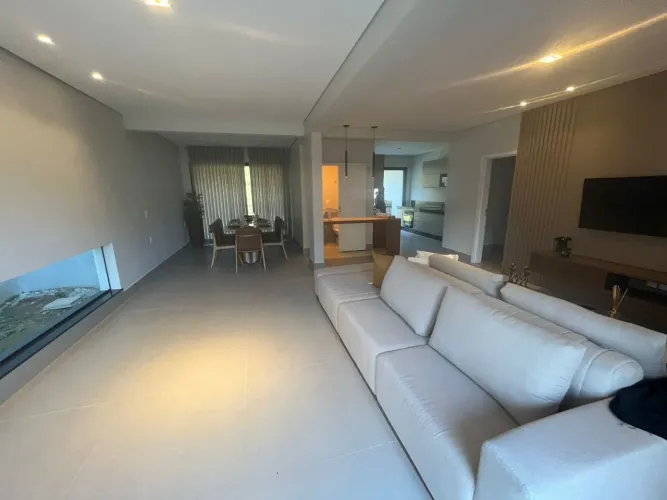 CASA EM CONDOMÍNIO NO B. GARÇAS