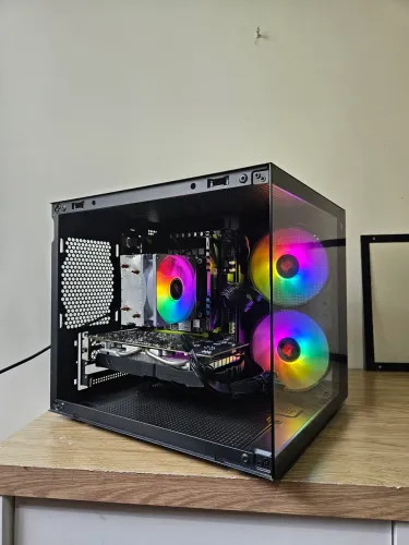 PC Gamer / Intel Xeon 2680v4 / RX 580 8GB / 16GB RAM / SSD 256GB / Fonte 500W