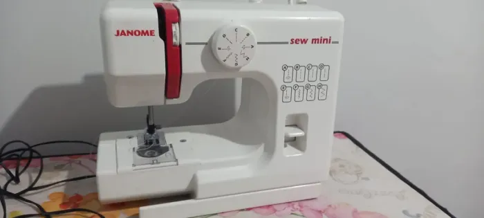 Máquina sew mini janome