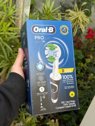 Oral-B Escova de Dente Elétrica PRO Series 1, Cabeça Redonda, Preta