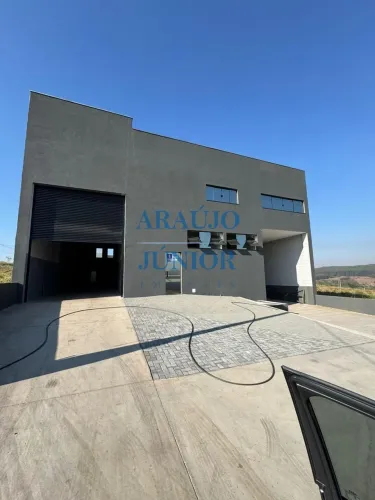 Galpão Industrial de Alto Padrão para Locação em Americana-SP - 2 Salas, 4 Banheiros, 4 Va