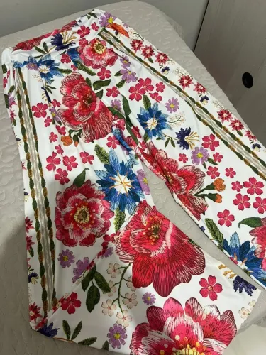 Calça tamanho P usada poucas vezes <br>R$50