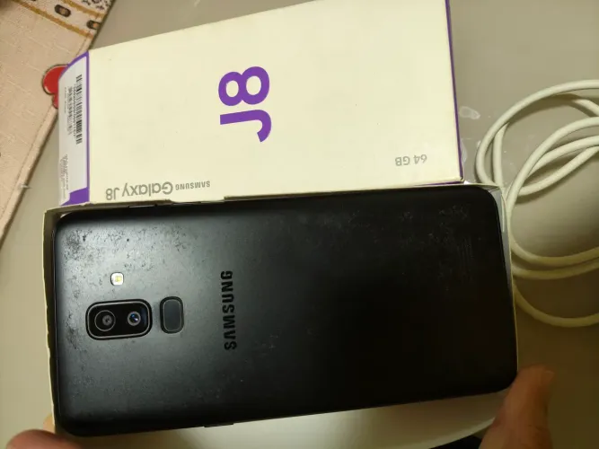 Samsung J8