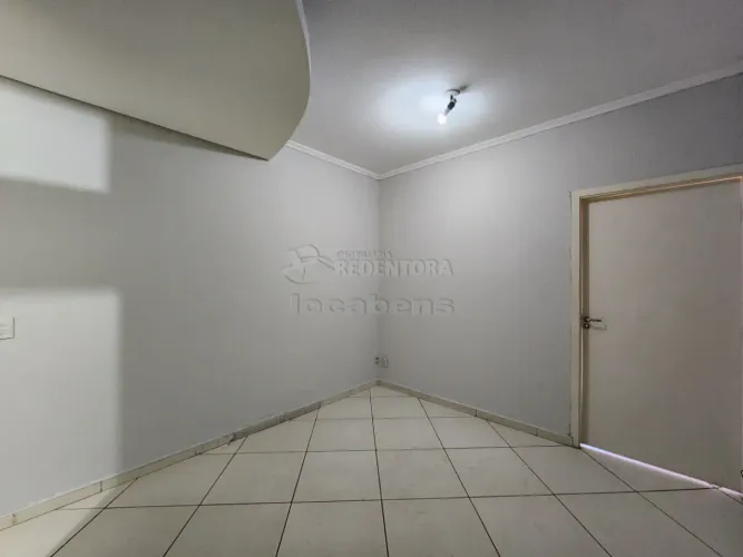 Sala comercial localizada na Vila Imperial. Próximo a Bancos e avenidas, área central.