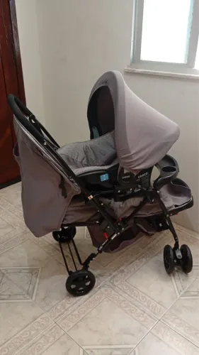Vendo Carrinho e Bebê Conforto Cosco Reverse
