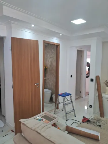 Envelopamento de portas e batentes