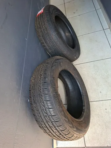 Dois pneus e um sterp aro 15