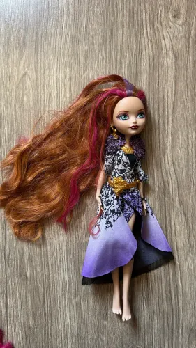 Boneca Ever After High