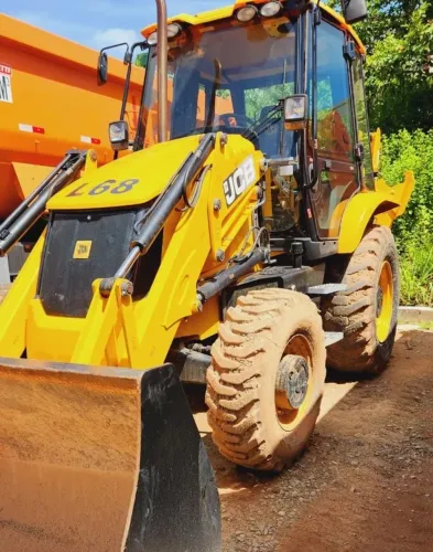 Retroescavadeira JCB 3cx 4x4 ano 2018