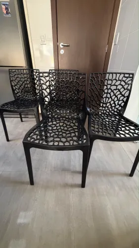 Cadeiras de plástico