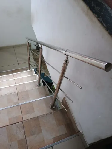 Parapeito em aço inox com 3 paralelas polido