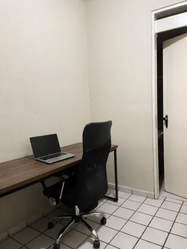 Kit Home Office / Estudo: Escrivaninha Estilo Industrial + Cadeira Ergonômica Giratória