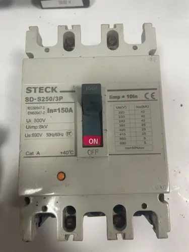 Disjuntor trifásico STECK<br>150 Amperes <br>R$ 200,00<br>Só tem 1