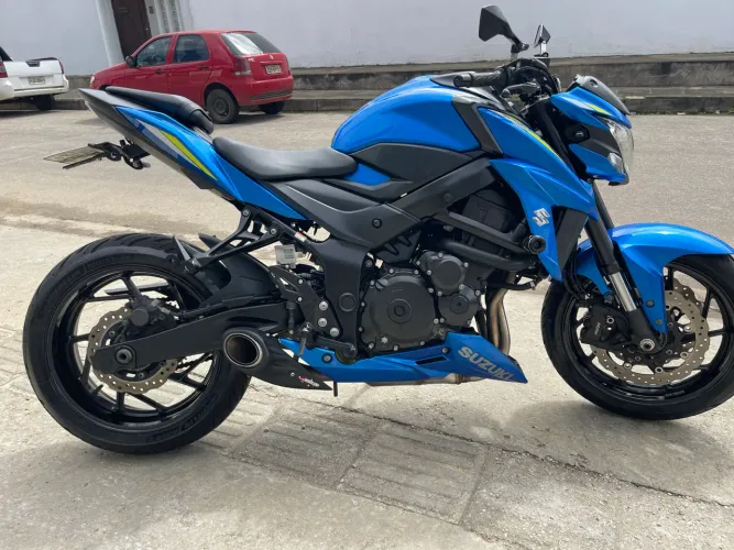 Vende - se Suzuki GSX-S 750cc Ano 2022