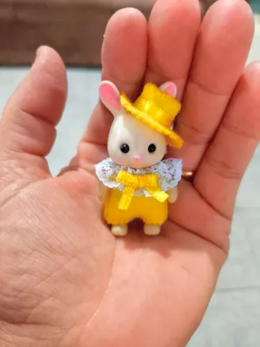 Roupinha Bebê Amarelo Sylvanian Families 