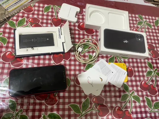 Vendo iPhone 11 64 GB - Bateria 100% - aceito oferta