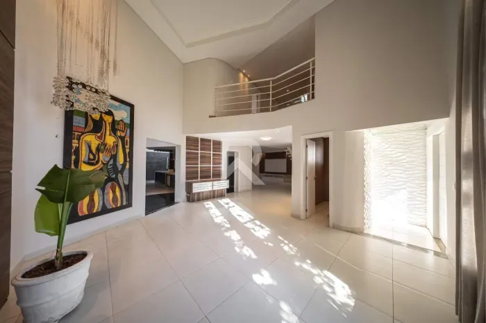 Casa de Condomínio com Jardim, 4 quartos, 4 vagas à venda, 265 m² - Campo Comprido - Curit