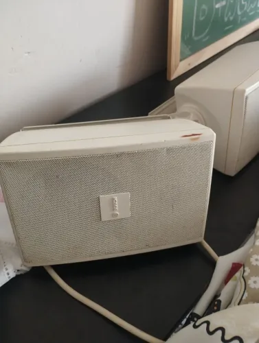 caixinha de som bares, lanchonetes etc: