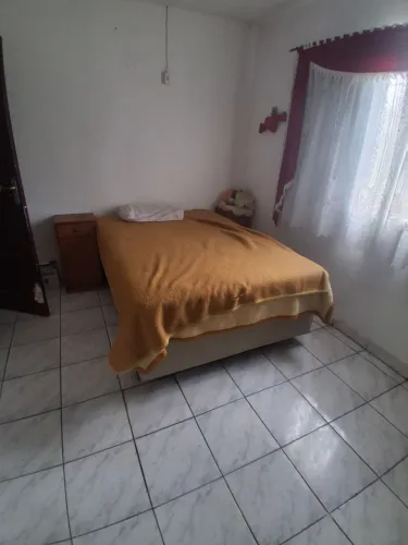 Cama casal King mais 2 cômodas