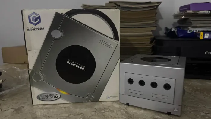 Game Cube na caixa com jogo lacrado 