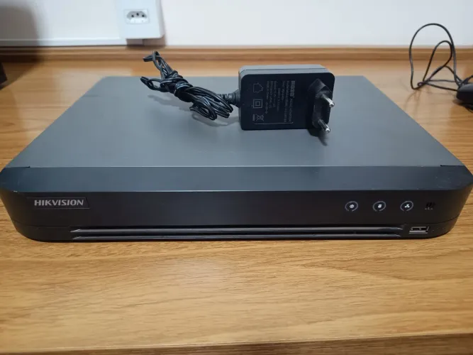 DVR Hikvision AcuSense 4 Canais iDS-7204HQHI-M1/S + HD 1TB Incluso