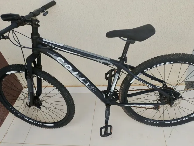 Bicicleta Colli Atlanta preta.
