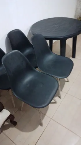 Mesa com 4 cadeiras