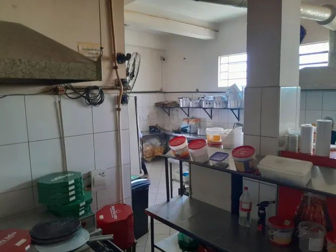 Precisa de ajudande de cozinha e esfihas 