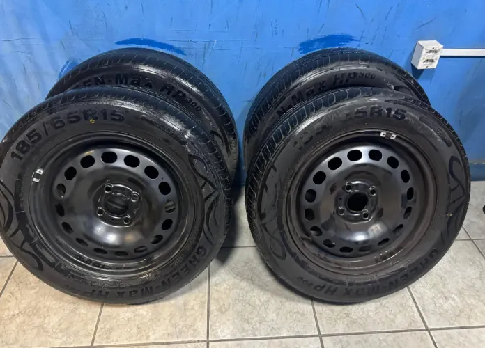 PNEUS 185/65R15 + RODAS + CALOTAS - OPORTUNIDADE