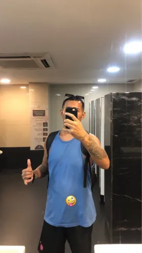 Influenciador digital fechando parceria
