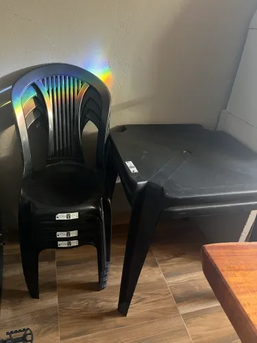 Vendo 2 jogos de mesas com cadeiras