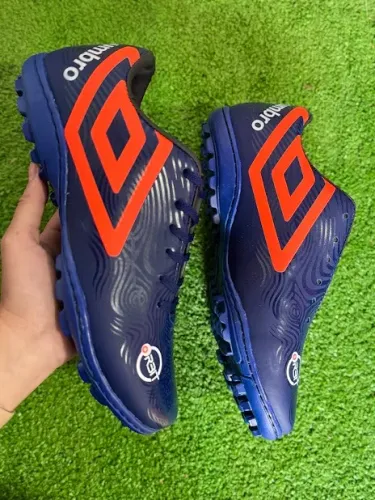 Chuteira Umbro