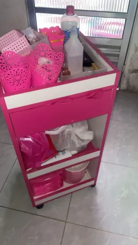 Carro auxiliar rosa