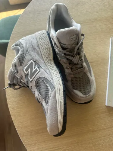 New Balance 2002R 43
