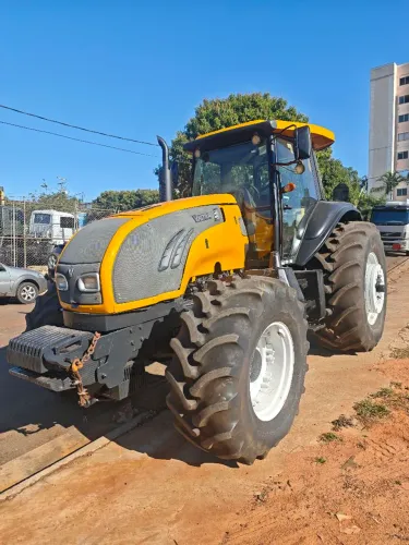 Trator Valtra BT 210 4x4 ano 2014