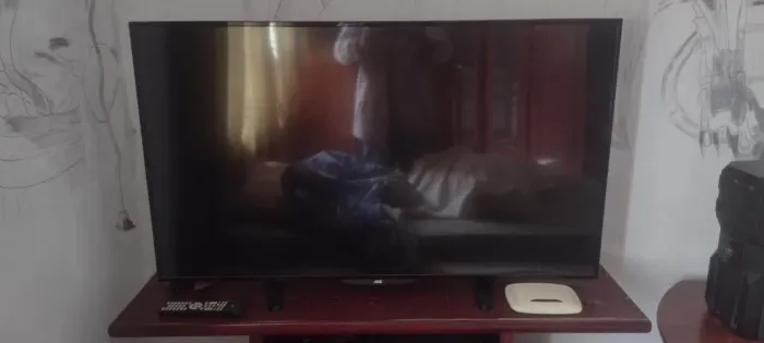 Tv aoc Led 49p Funcionando normal, com a imagem escura 