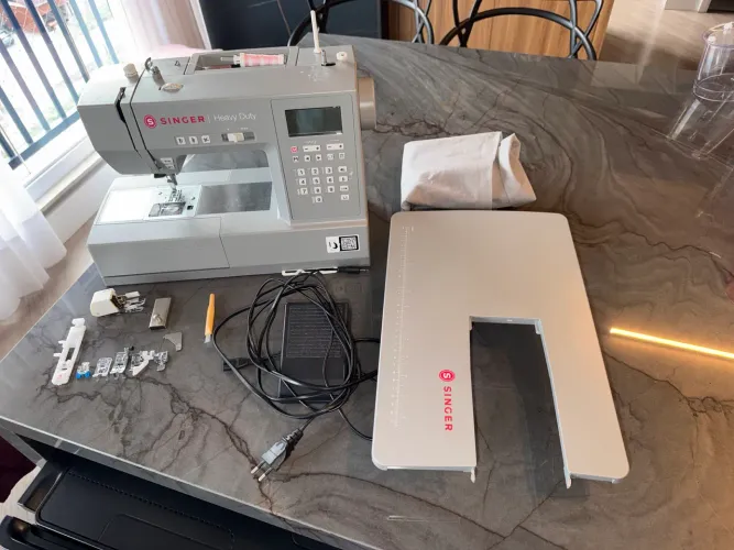 Máquina de Costura Singer HD6805