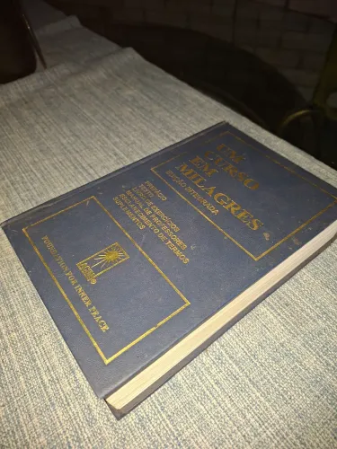 Livro Um curso em milagres Edição integrada