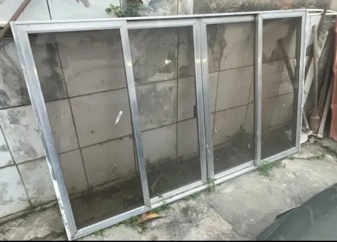 JANELA DE ALUMINIO COM VIDRO - 2,00X1,50 - R$400,00