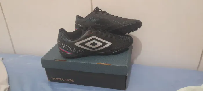 Chuteira, umbro techno II original society