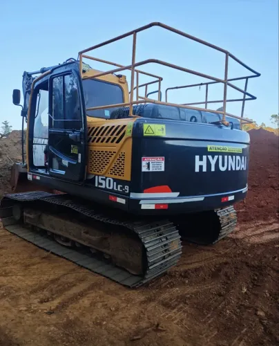 Escavadeira Hyundai 150 LC-9 ano 2023 com 7.000 horase mecânica em ótimo estado, em SP