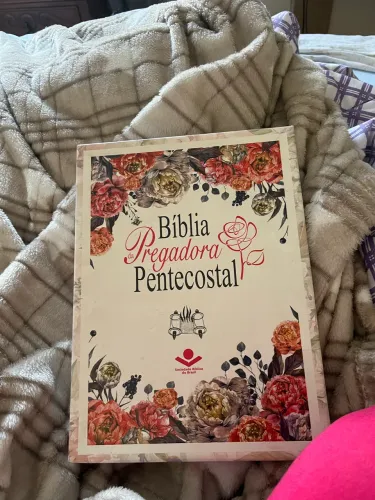 Bíblia da pregadora pentecostal